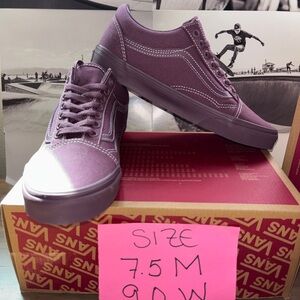 Vans Old Skool sz 7.5 Men’s 9.0 Woman